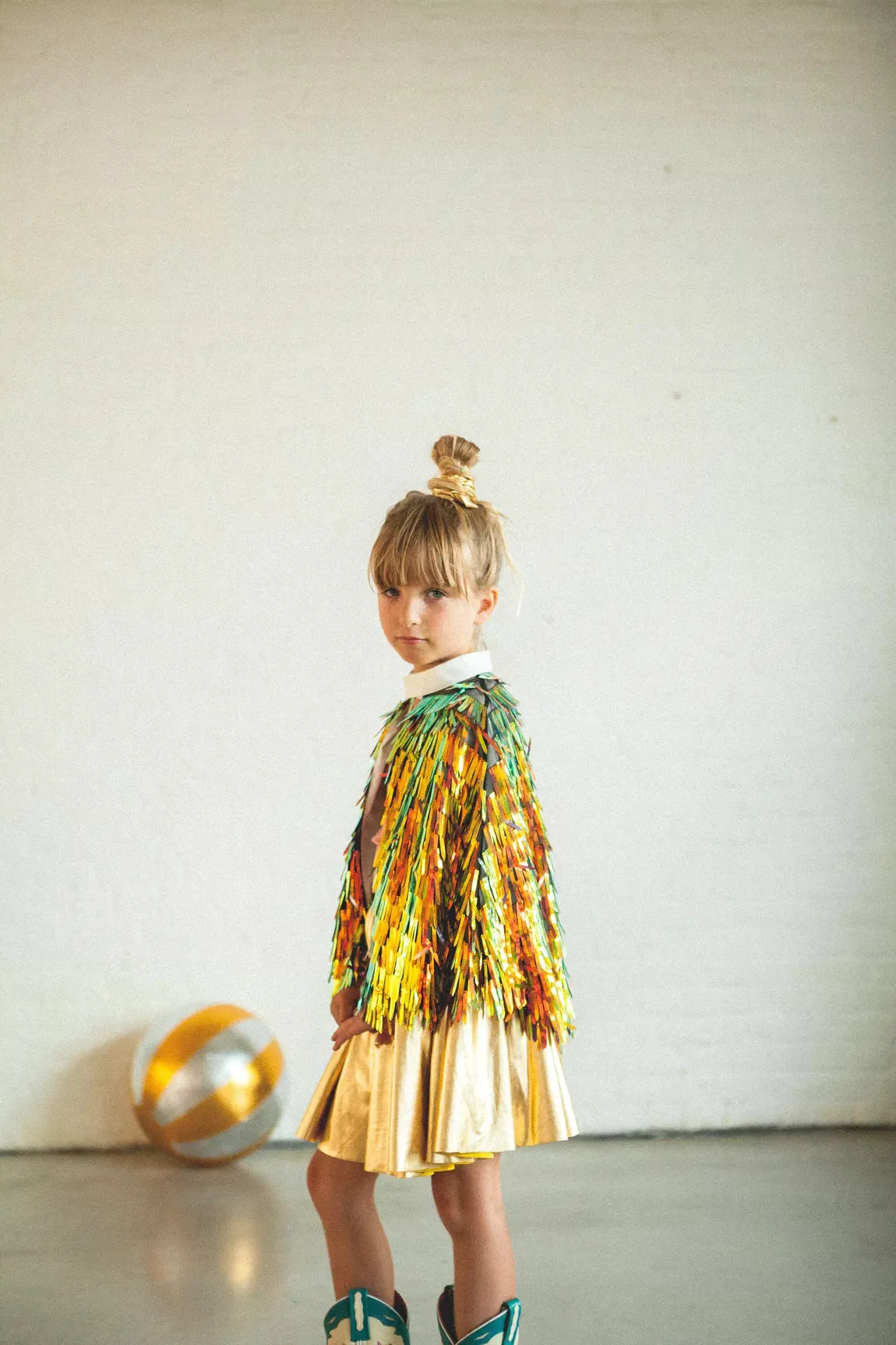 Cape Dress Up - The Holographic Fringed Cape - Gold