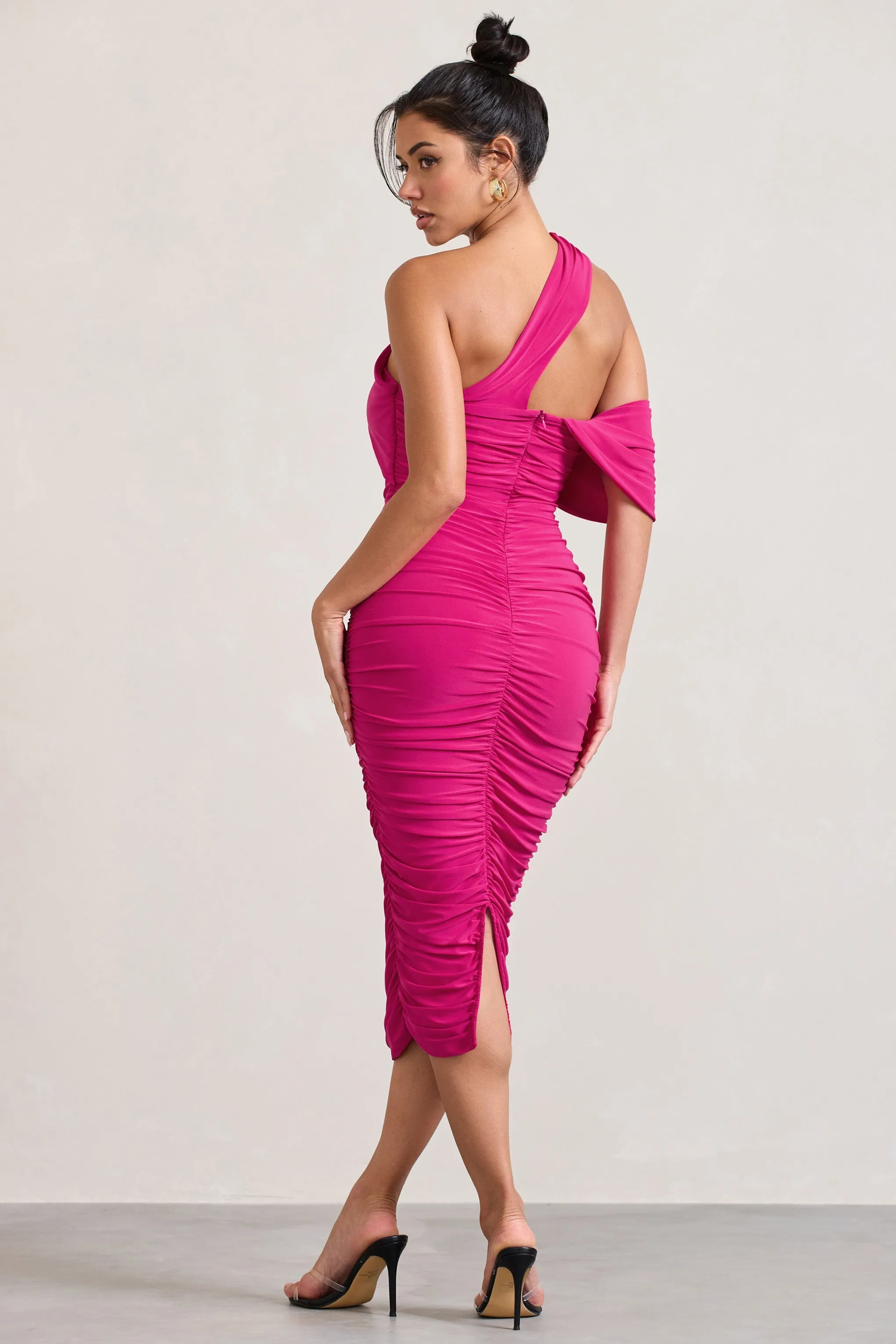 Cici | Robe mi-longue froncée asymétrique rose vif à une épaule