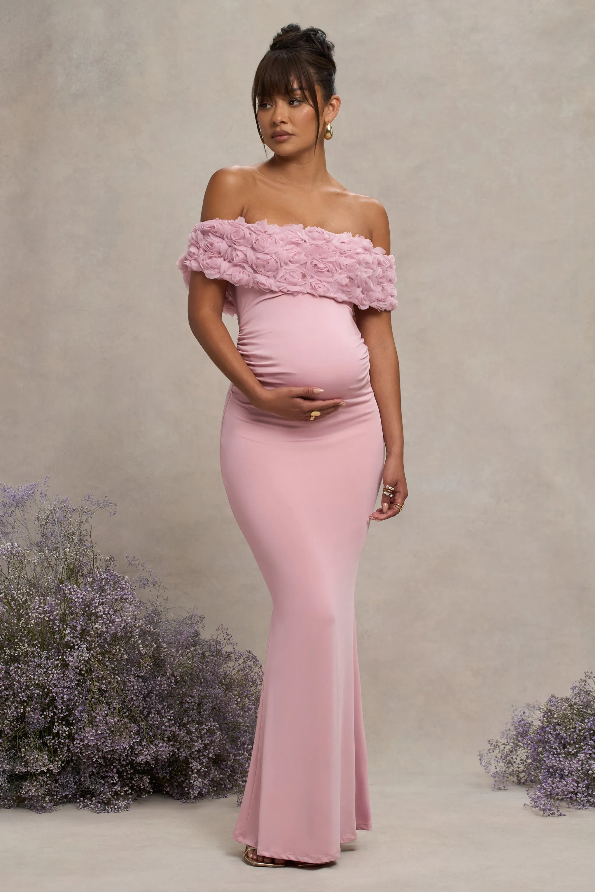 Inflorescence | Robe longue de maternité encolure bardot à fleurs en maille rose poudré