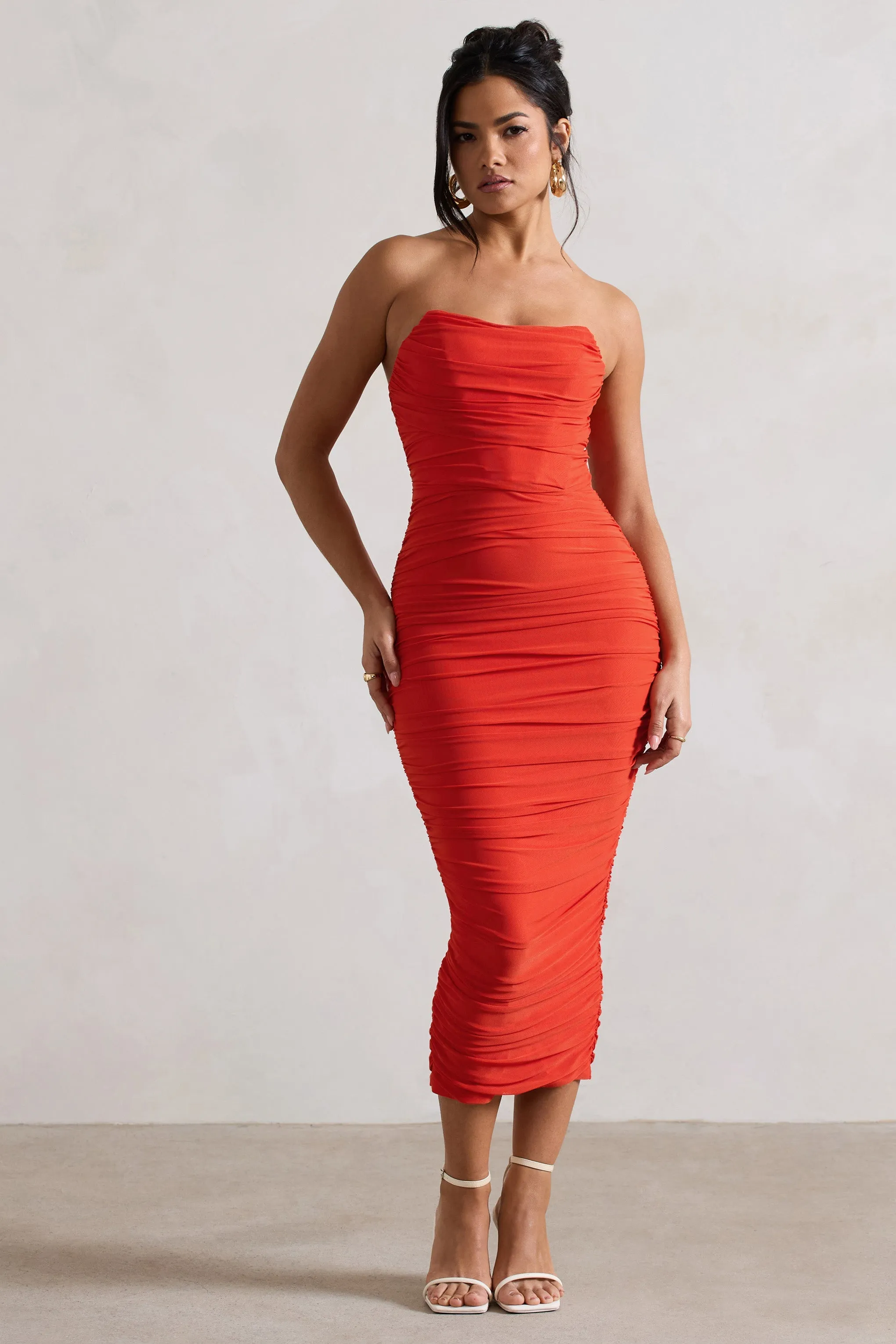 Nylah | Robe mi-longue moulante orange froncée et corset