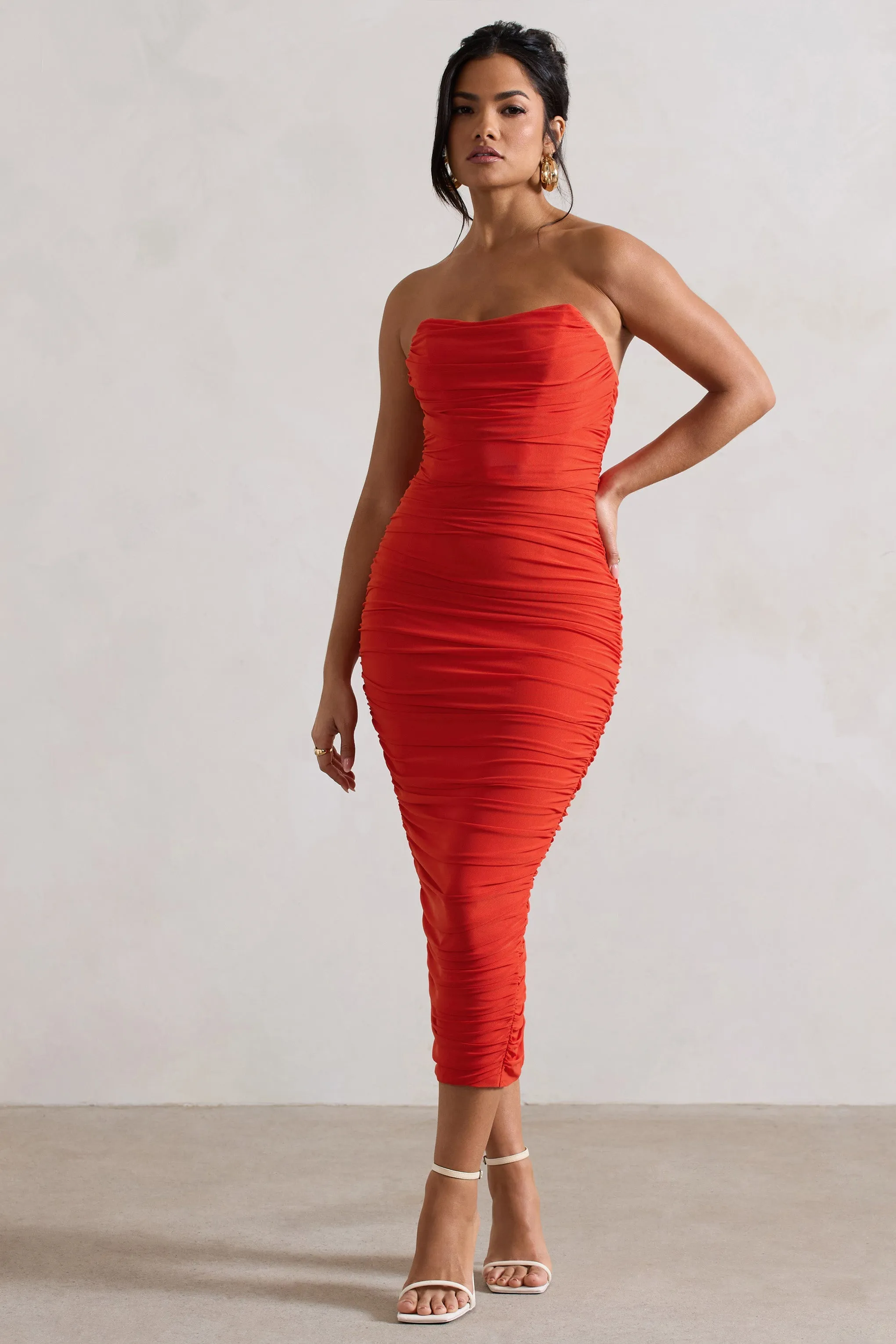 Nylah | Robe mi-longue moulante orange froncée et corset